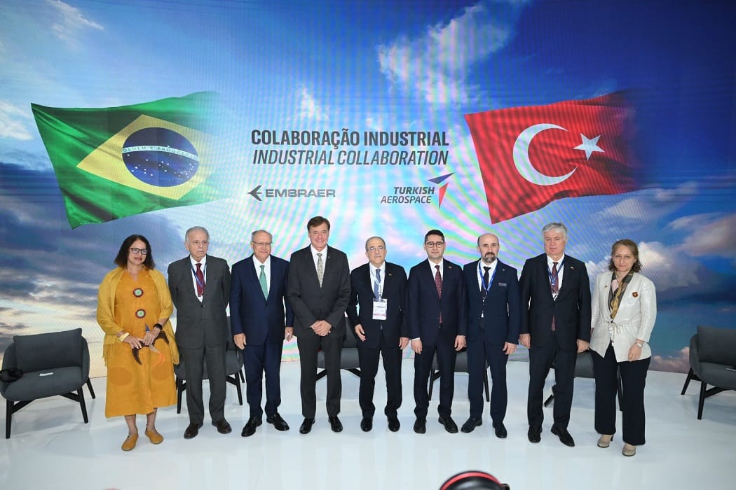 Embraer e Turkish Aerospace assinam acordo para possível colaboração industrial