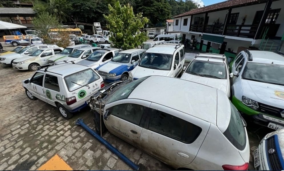 Ilhabela realiza leilão com carros, vans, ônibus e equipamentos no dia 28 de maio