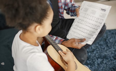 Fundação Cultural de Jacarehy abre inscrições para 30 vagas em oficinas de Yoga e Violão Avançado