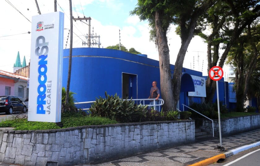 Procon de Jacareí orienta aposentados a contestar descontos indevidos do INSS