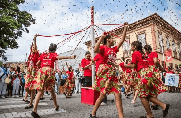 São Luiz do Paraitinga celebra a centenária Festa do Divino com oficinas culturais e documentário
