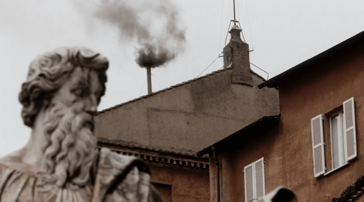Conclave segue sem decisão e cardeais retomam votações nesta quinta-feira