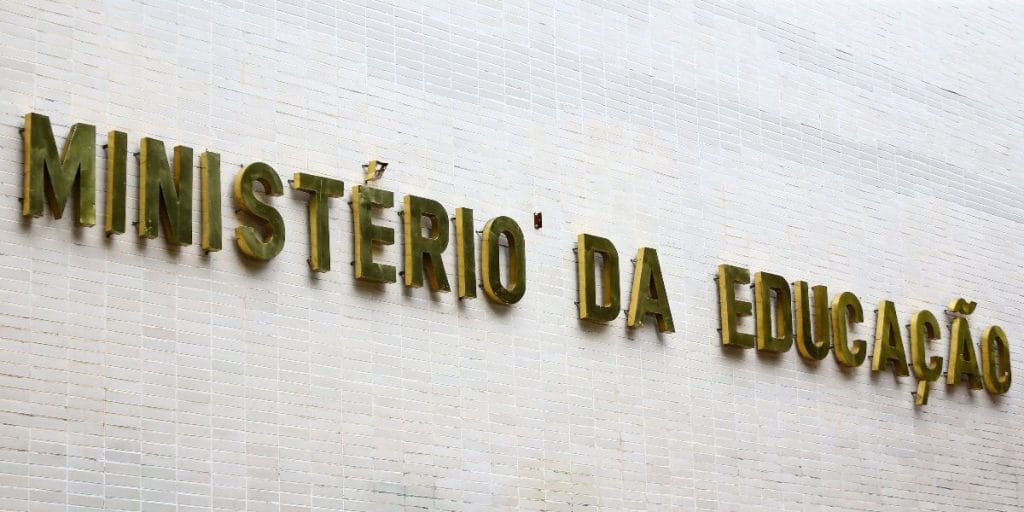 MEC amplia apoio a cursinhos populares e escola de Taubaté é finalista nacional