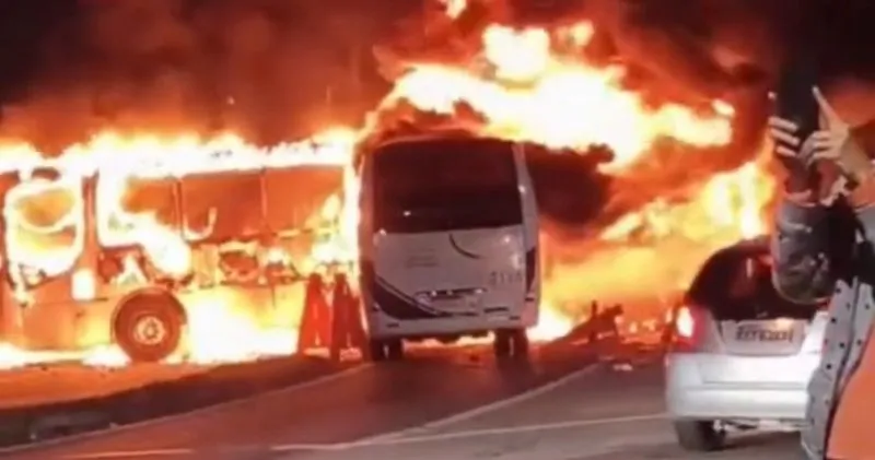 Ônibus voltam a operar no Rio Comprido após incêndios criminosos
