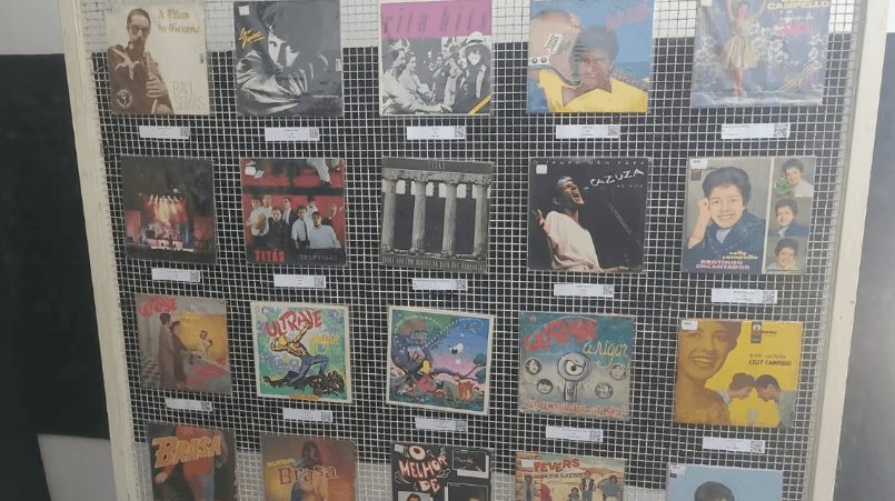 Mistau celebra o Dia Mundial do Rock com exposição de capas históricas de discos