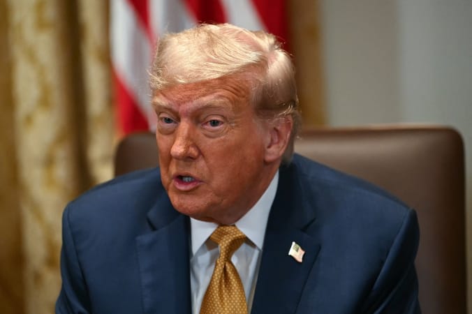 Trump impõe tarifa de 50% sobre produtos do Brasil e critica tratamento a Bolsonaro