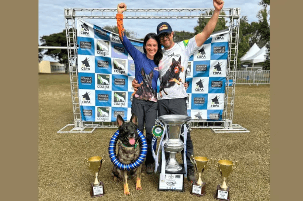 Cadela do Vale do Paraíba conquista títulos Brasileiro e Panamericano de adestramento