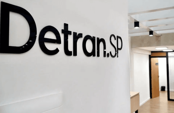 Detran-SP libera licenciamento antecipado de veículos para 2026 em todo o estado
