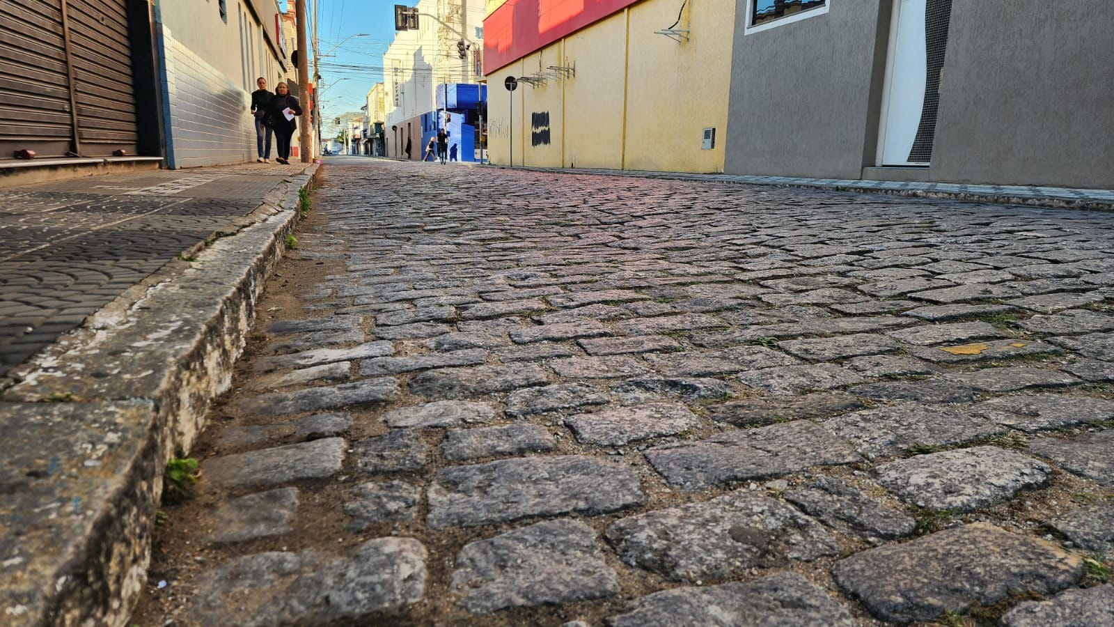 Rua Souza Alves, em Taubaté, passa a contar com vagas de Zona Azul a partir de agosto