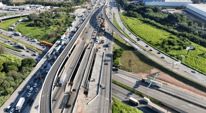 Via Dutra terá interdições temporárias a partir desta sexta (4) para obras de alargamento no viaduto sobre a Fernão Dias