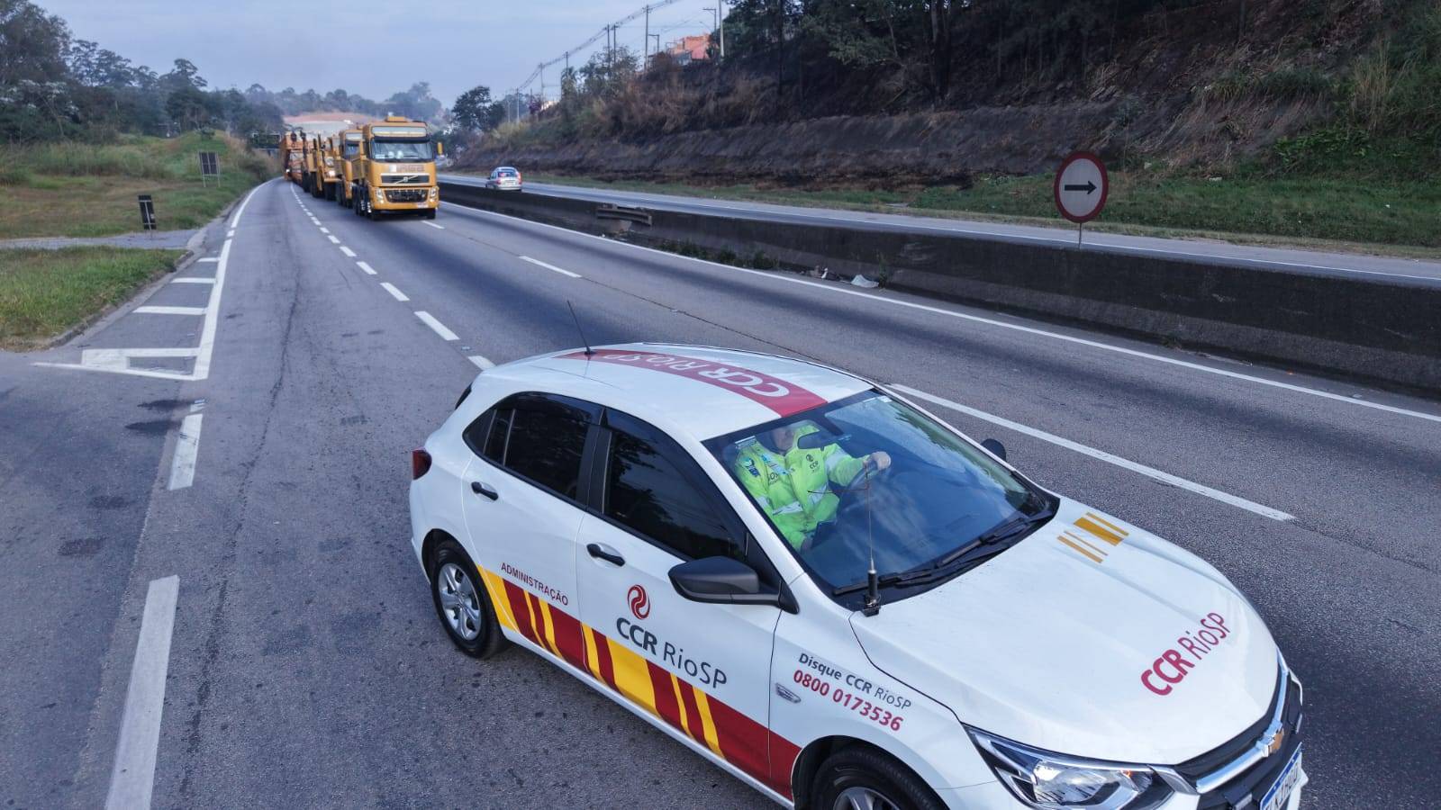 Transformador de 845 toneladas cruza a Via Dutra e exige operação especial entre Jacareí e Pindamonhangaba