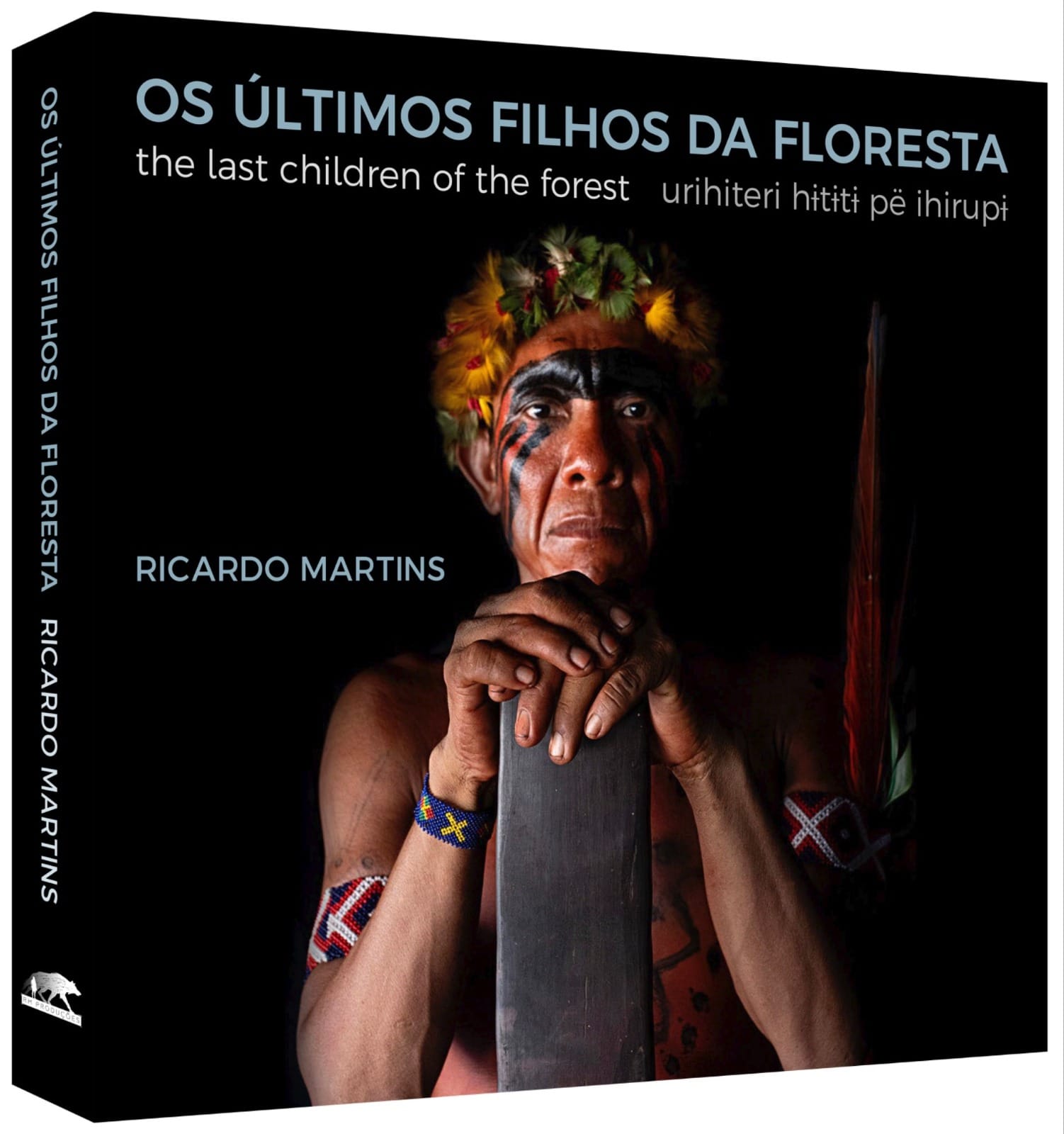 Fotógrafo Ricardo Martins lança livro e documentário sobre o povo Yanomami e apoia construção de escola na aldeia