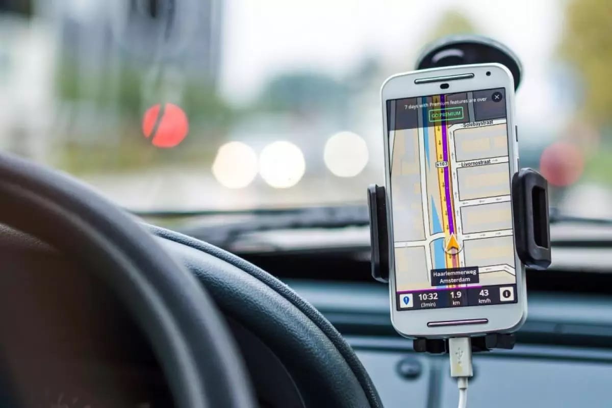 Uber implementa selo de verificação para aumentar segurança de corridas no Brasil