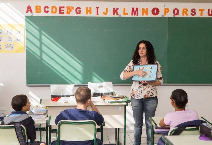 Caçapava abre processo seletivo com 73 vagas para professores; salários chegam a R$ 4,9 mil