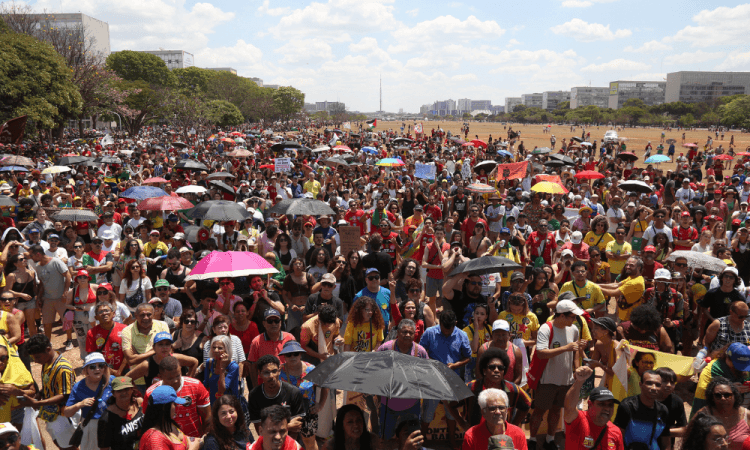 Manifestações em todo o Brasil pedem fim da anistia a golpistas e rejeição à PEC da Blindagem