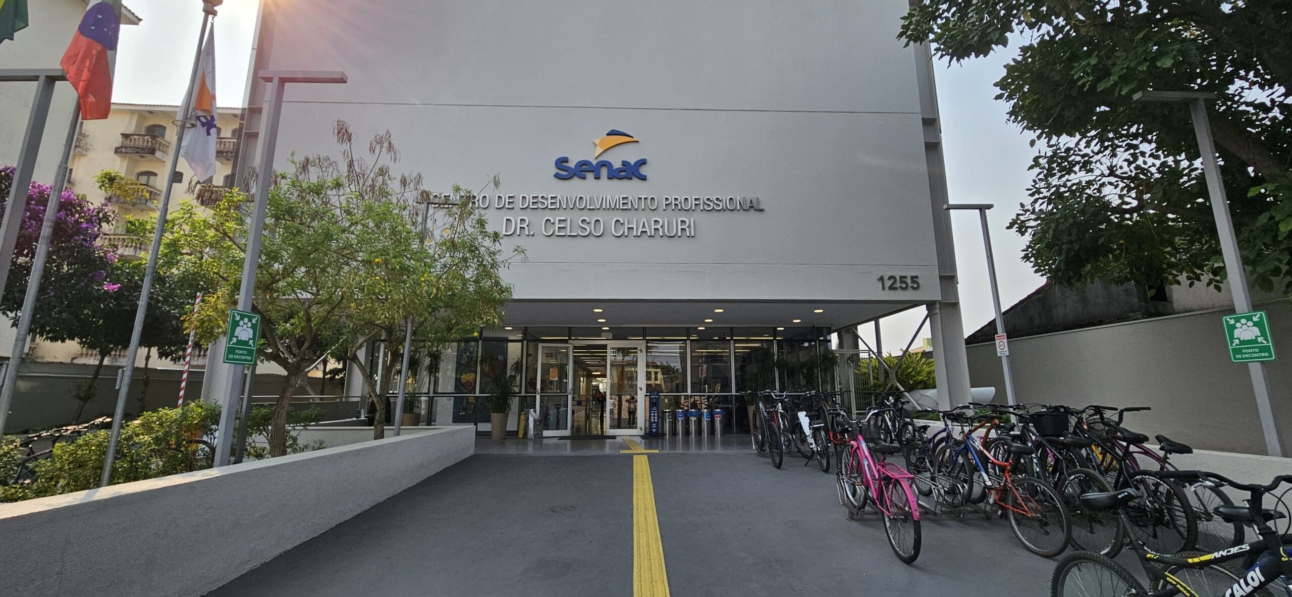 Senac Pindamonhangaba promove bate-papo com Stefano Volp sobre masculinidades