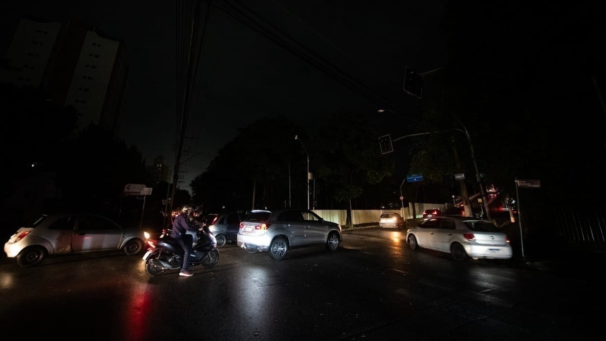 Aneel investiga causas de apagão que atingiu todo o país na madrugada desta terça-feira