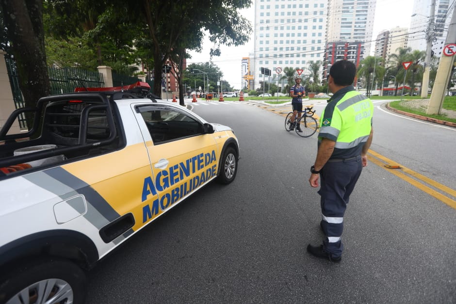 Interdições na Via Oeste em São José dos Campos para obras de águas pluviais
