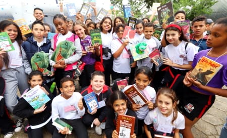 Feira Literária de Jacareí distribui 25 mil livros e ganha nova sede no Parque da Cidade em 2025