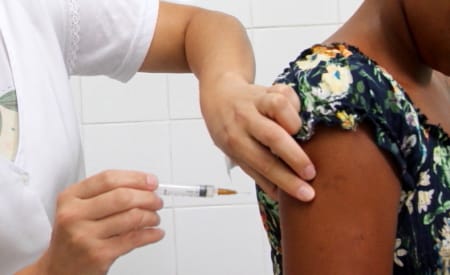 Dia Mundial da Pneumonia: Jacareí reforça ações de prevenção e amplia horários de vacinação