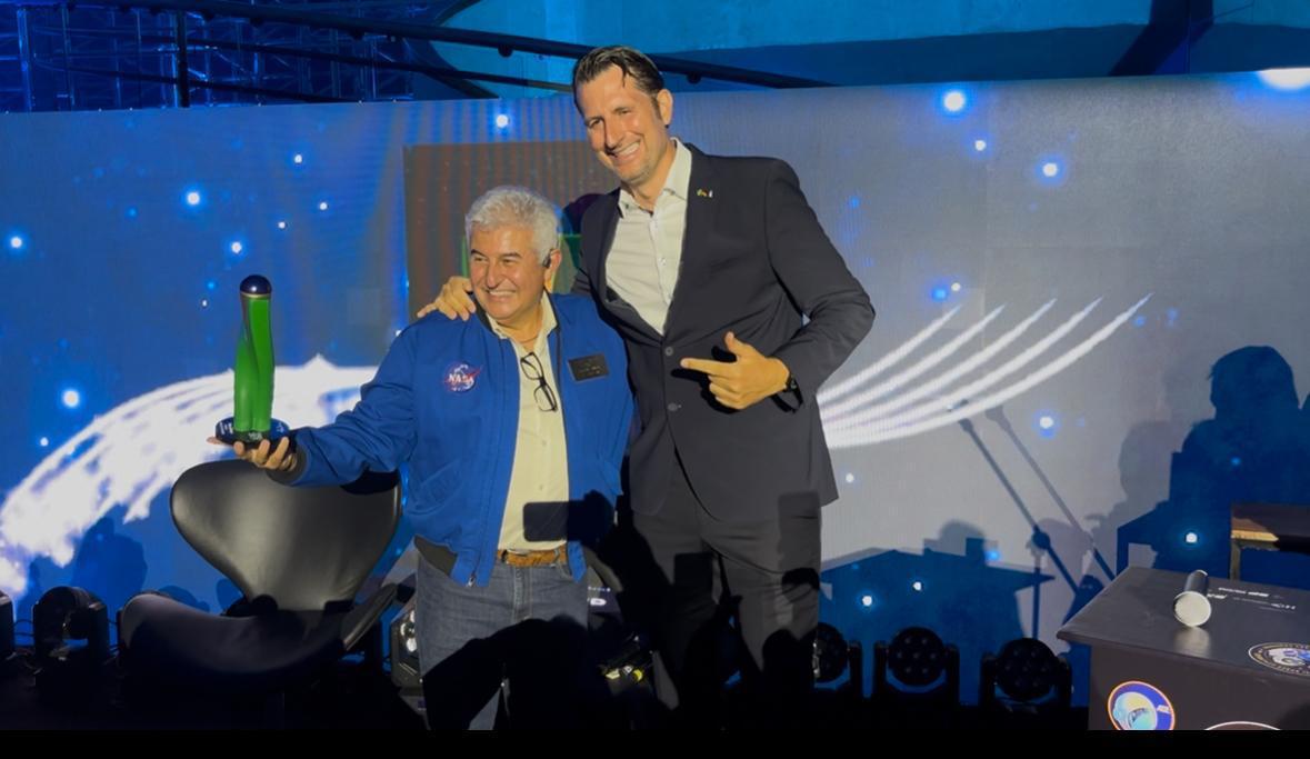 Astronauta Brasileiro, Marcos Pontes recebe troféu #BrazilsBest Peace Award