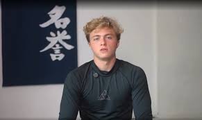 Filho de Luciano Huck estreia em competição oficial de jiu-jítsu em São José dos Campos