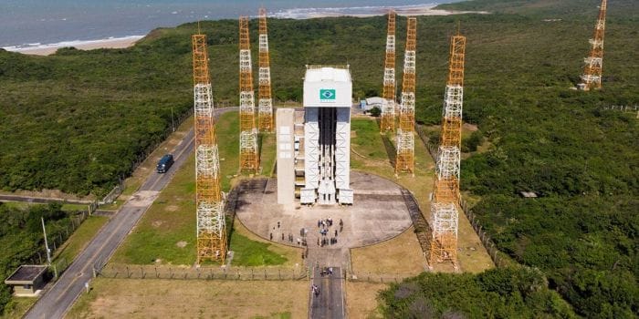 Brasil realiza primeiro lançamento comercial de foguete a partir de Alcântara