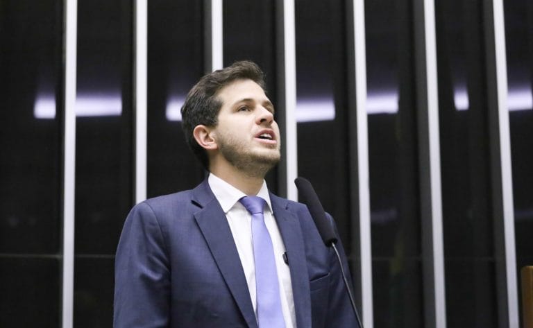 Câmara aprova ampliação gradual da licença-paternidade para 20 dias