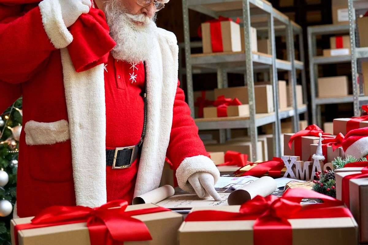Campanha Papai Noel dos Correios inicia adoção de cartas; quase 18 mil estão disponíveis no interior de SP