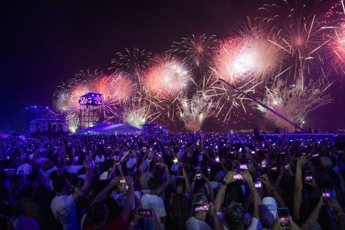 Rio recebe título de maior réveillon do mundo e se prepara para virada histórica em Copacabana