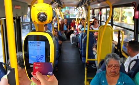 Ônibus de Jacareí passam a aceitar pagamento por aproximação no transporte municipal