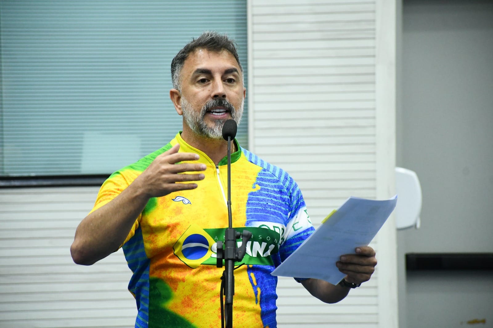 Vereador Senna cobra transparência da Prefeitura sobre distribuição de testes anti-metanol em São José dos Campos