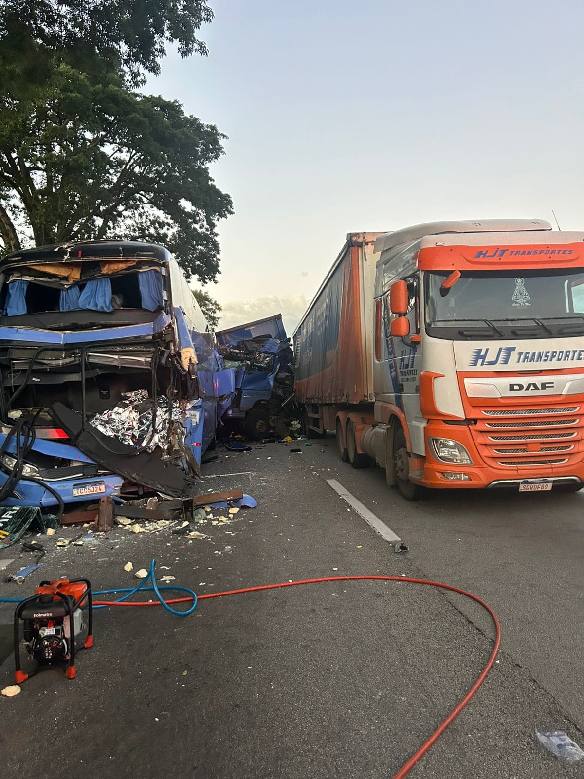 Acidente na Dutra em Taubaté deixa um morto e 38 vítimas; via é liberada após interdição