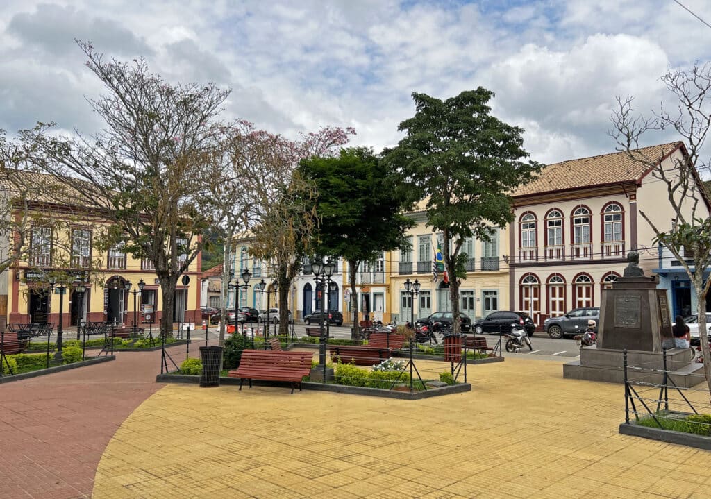 Decreto proíbe música ao vivo em áreas externas de bares e restaurantes em São Luiz do Paraitinga