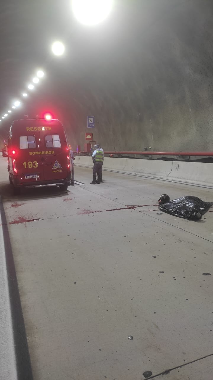 Acidente em túnel do Contorno Sul deixa um morto e um adolescente ferido em São Sebastião