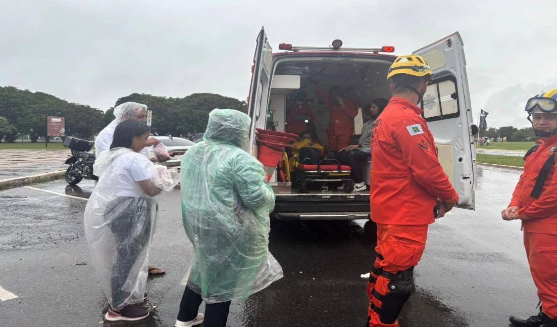 Raio atinge manifestação em Brasília e deixa mais de 30 feridos durante ato liderado por Nikolas Ferreira