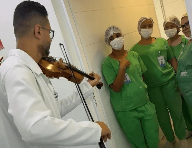 Projeto de musicoterapia é retomado em hospitais de São Sebastião e aposta na humanização do atendimento