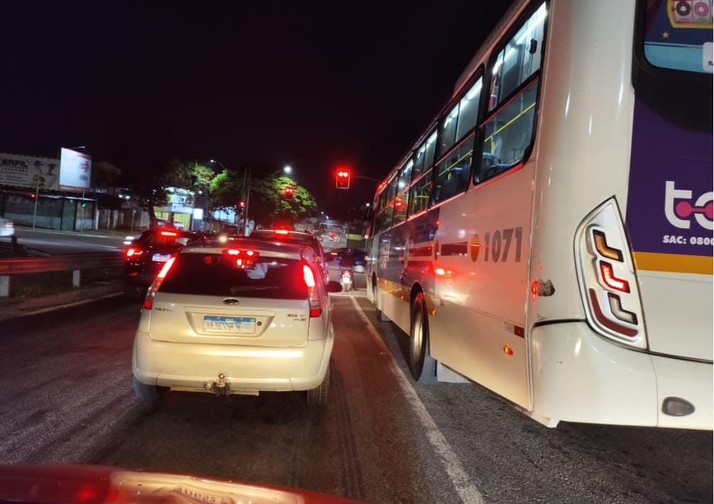 Taubaté amplia operação de semáforos em amarelo intermitente durante a madrugada