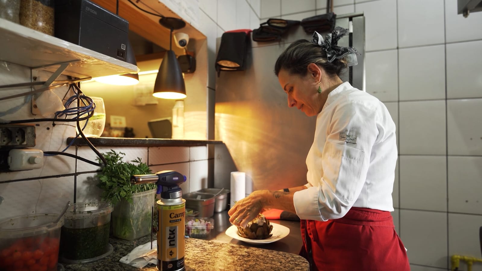 Documentário sobre chef Anouk Migotto estreia no YouTube e destaca a cultura da Mantiqueira