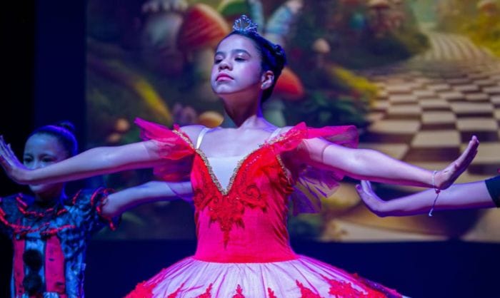 Bailarina de Pindamonhangaba vence festivais internacionais e conquista bolsa de dança