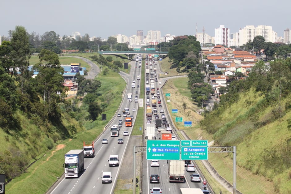 Retorno do feriado deve provocar congestionamentos nas rodovias do Vale do Paraíba neste domingo