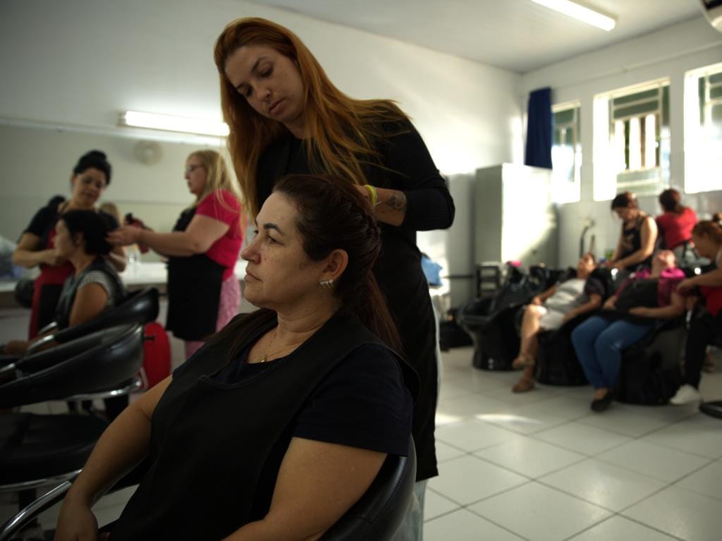 Escola do Trabalho oferece 54 vagas para cursos gratuitos na área da beleza em Taubaté