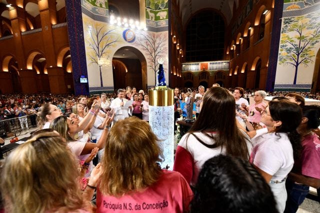 Romaria do Terço das Mulheres reúne fiéis no Santuário de Aparecida