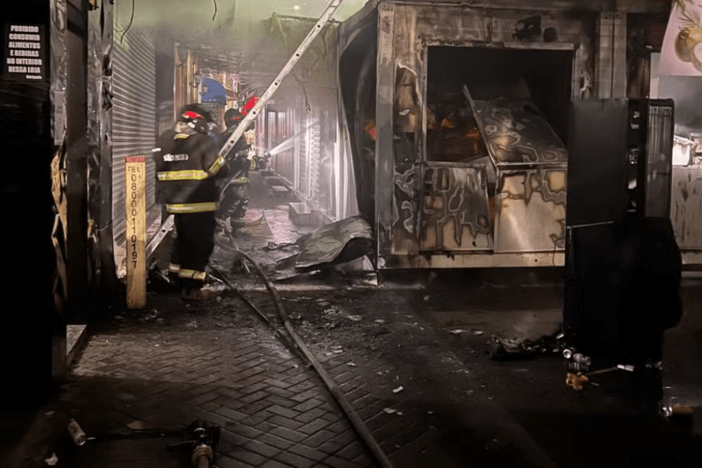 Incêndio atinge lojas no Mercado Municipal de São José dos Campos; não há feridos