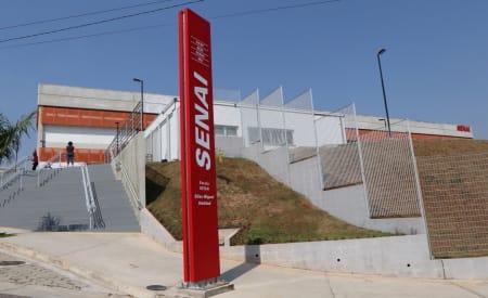 Curso gratuito de costura oferece vagas em São José dos Campos com início em maio