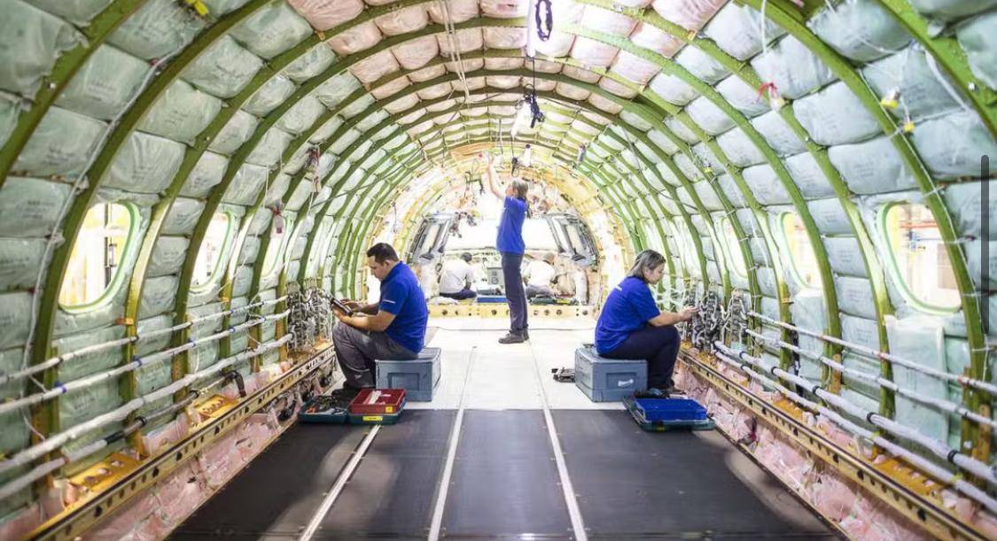 Embraer abre 160 vagas para curso gratuito de auxiliar de produção aeronáutica