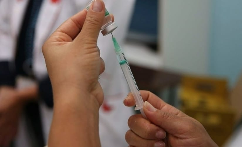 Ilhabela amplia vacinação contra dengue para moradores de 59 anos e profissionais da saúde