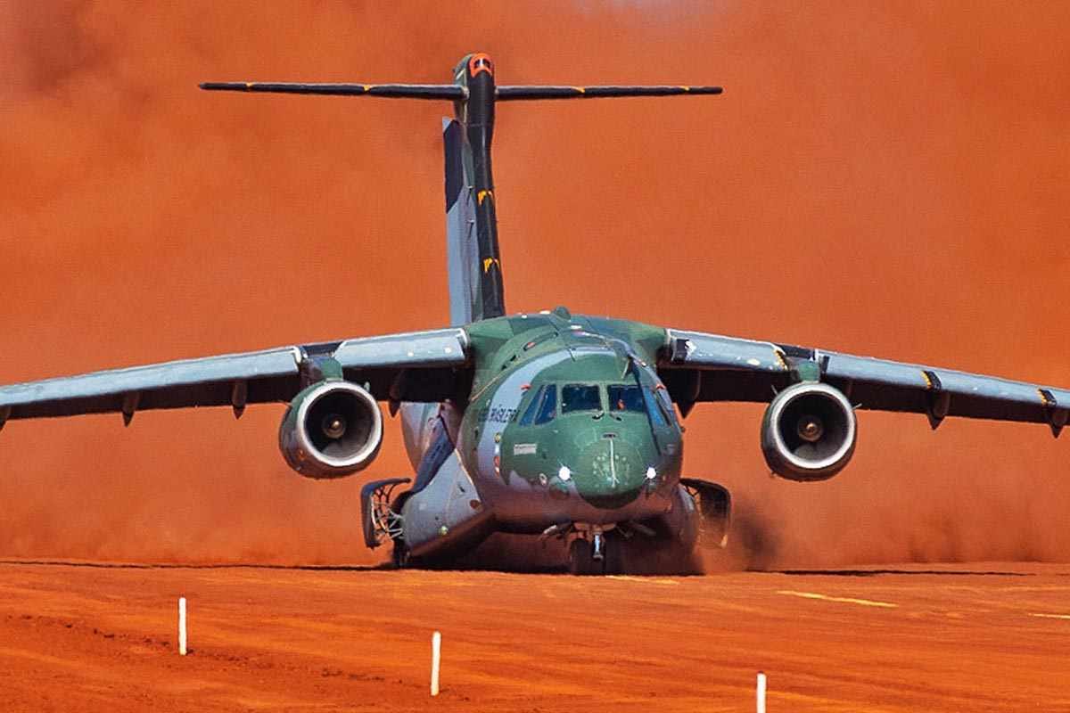 Embraer fecha acordo para venda de cargueiros militares aos Emirados Árabes Unidos