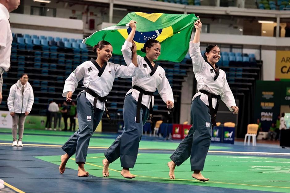 São José dos Campos conquista 13 medalhas no Pan-Americano de Taekwondo com apoio da Prefeitura