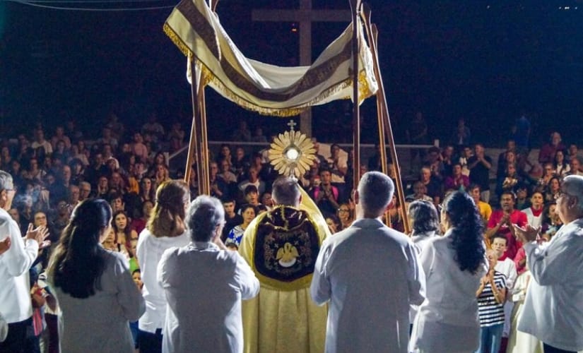 Corpus Christi reúne fiéis em celebrações, procissões e tapetes religiosos no Litoral Norte